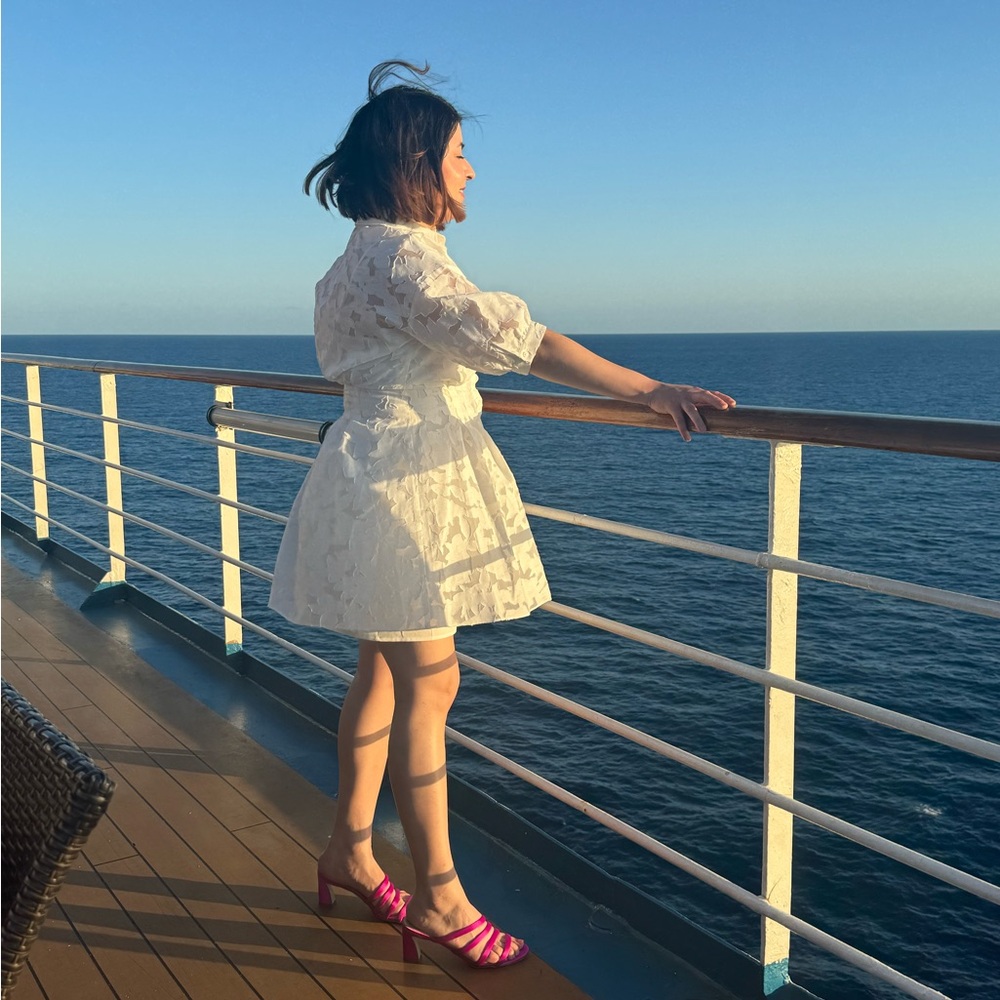 EUC Club Monaco Size 8 sculptural patterned dress